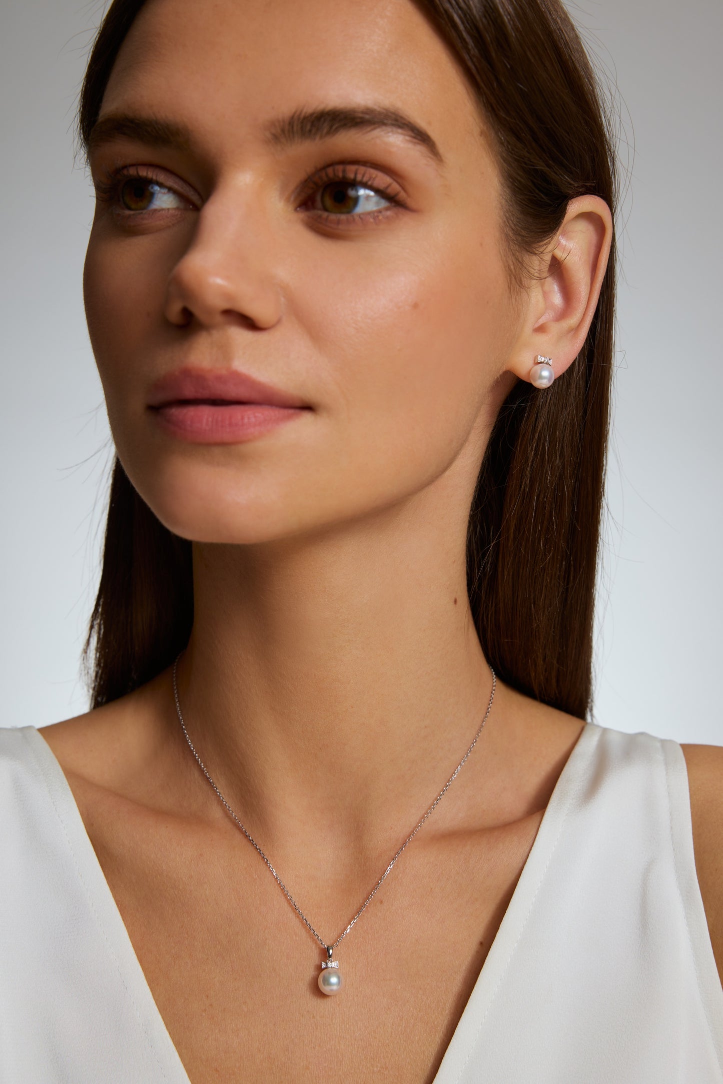 9K colgante de oro blanco, con perla Akoya de 8,4 mm y 3 brillantes diamantes