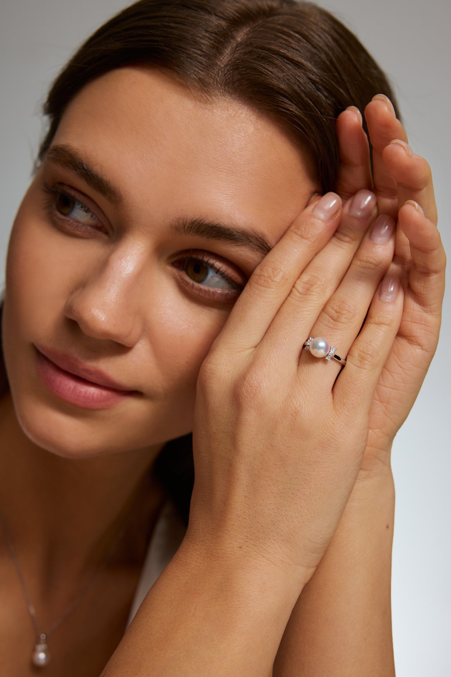 9K anillo de oro blanco, con perla Akoya de 3,7 mm y 6 brillantes diamantes