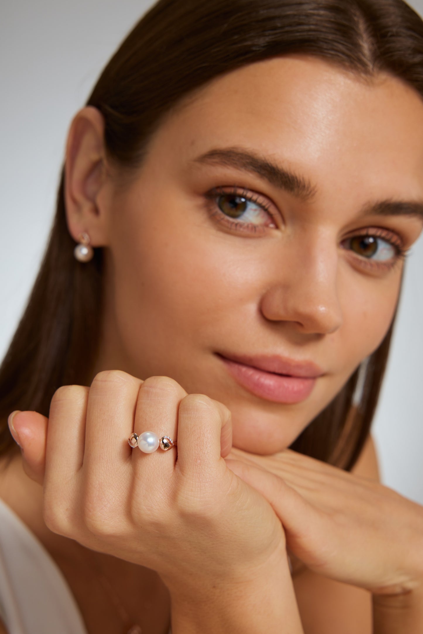 9K anillo de oro blanco, con perla Akoya de 3,8 mm y 8 brillantes diamantes