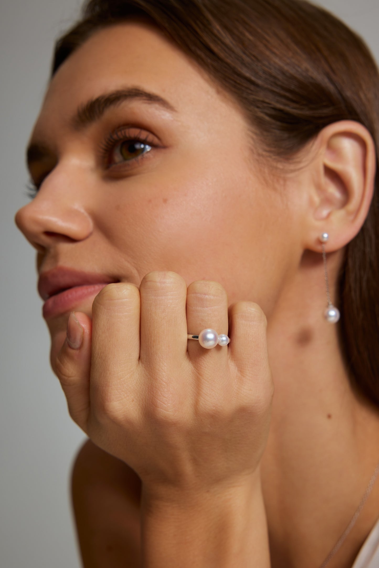 9K anillo de oro blanco, con 2 perlas Akoya de 4,8 mm