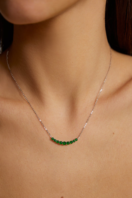 18K collar de jade en oro blanco, con 9 jades incrustados