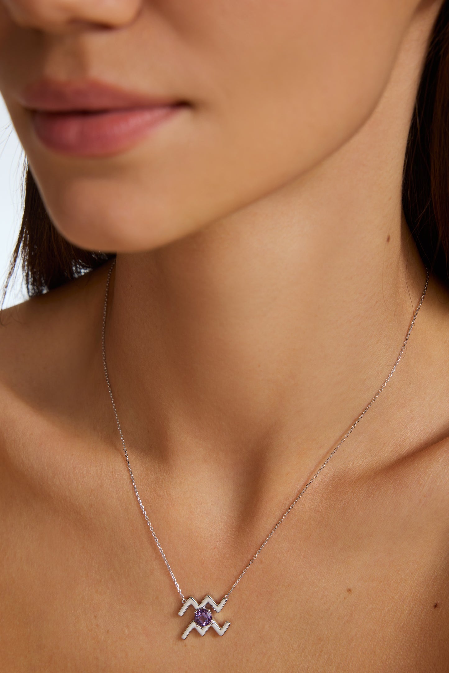9K collar de constelación color oro blanco, con 1 amatista incrustada