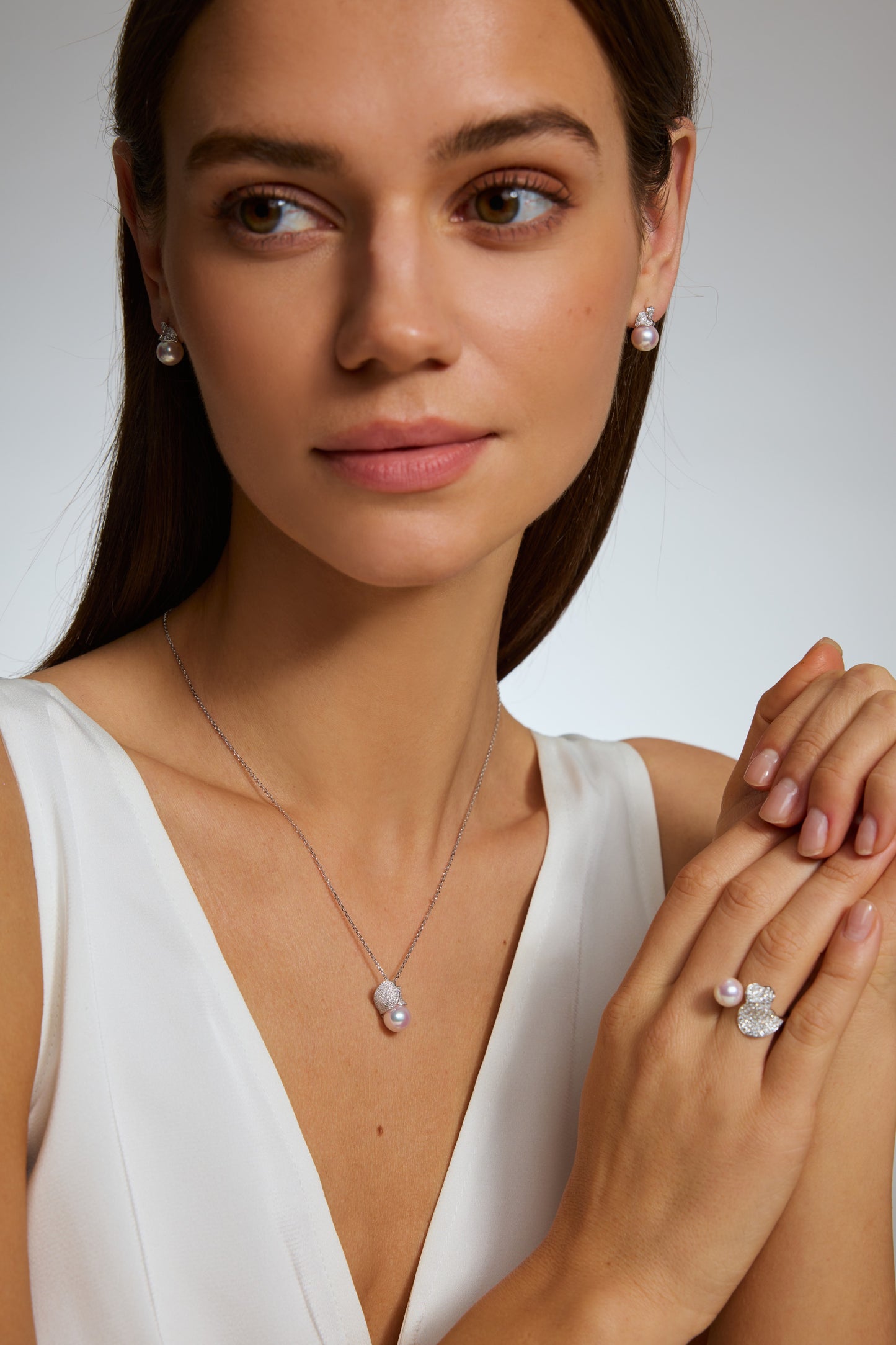 9K anillo de oro blanco, con perla Akoya de 3,9 mm y 56 brillantes diamantes