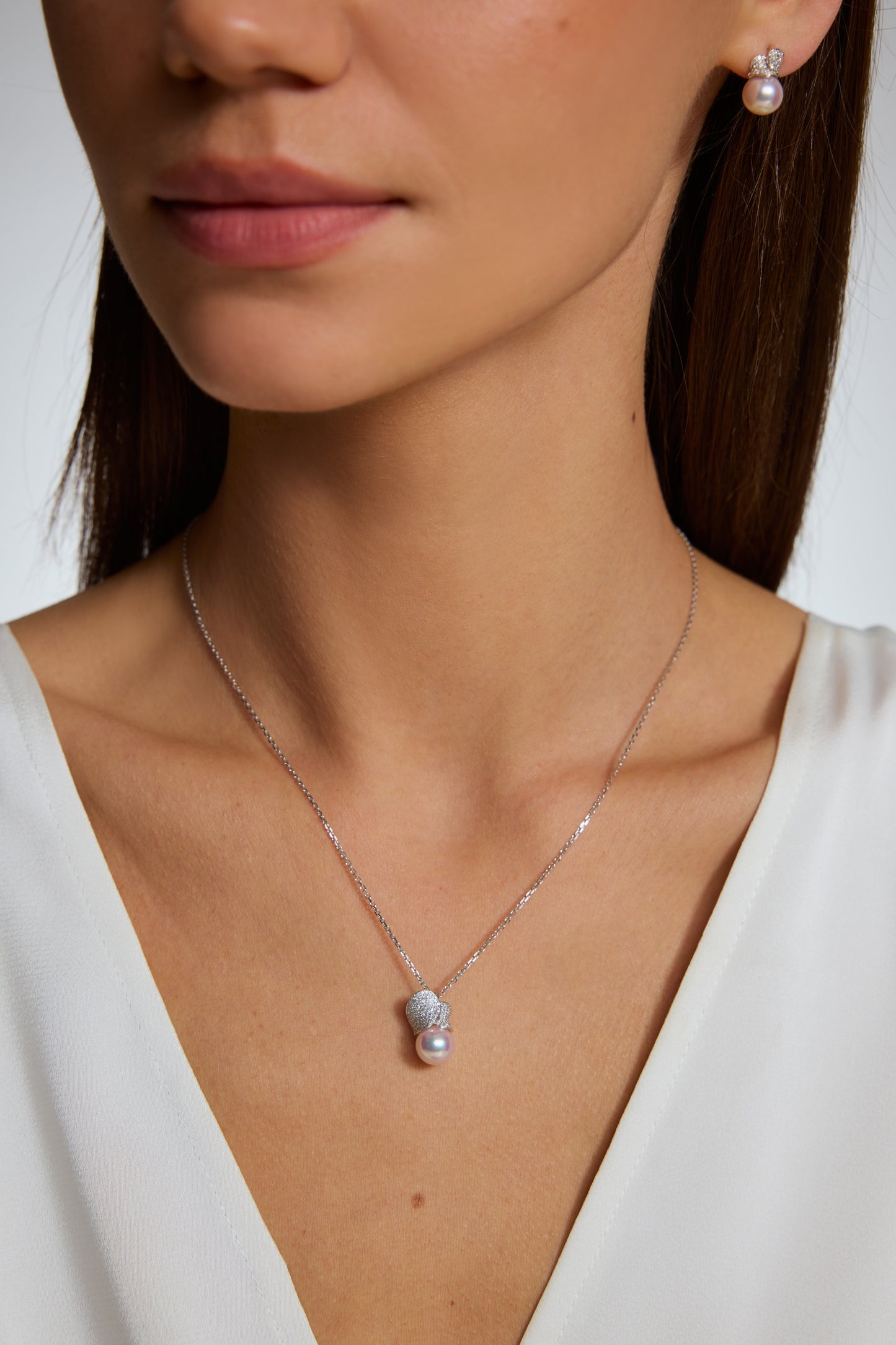 9K colgante de oro blanco, con perla Akoya de 4,2 mm y 130 brillantes diamantes