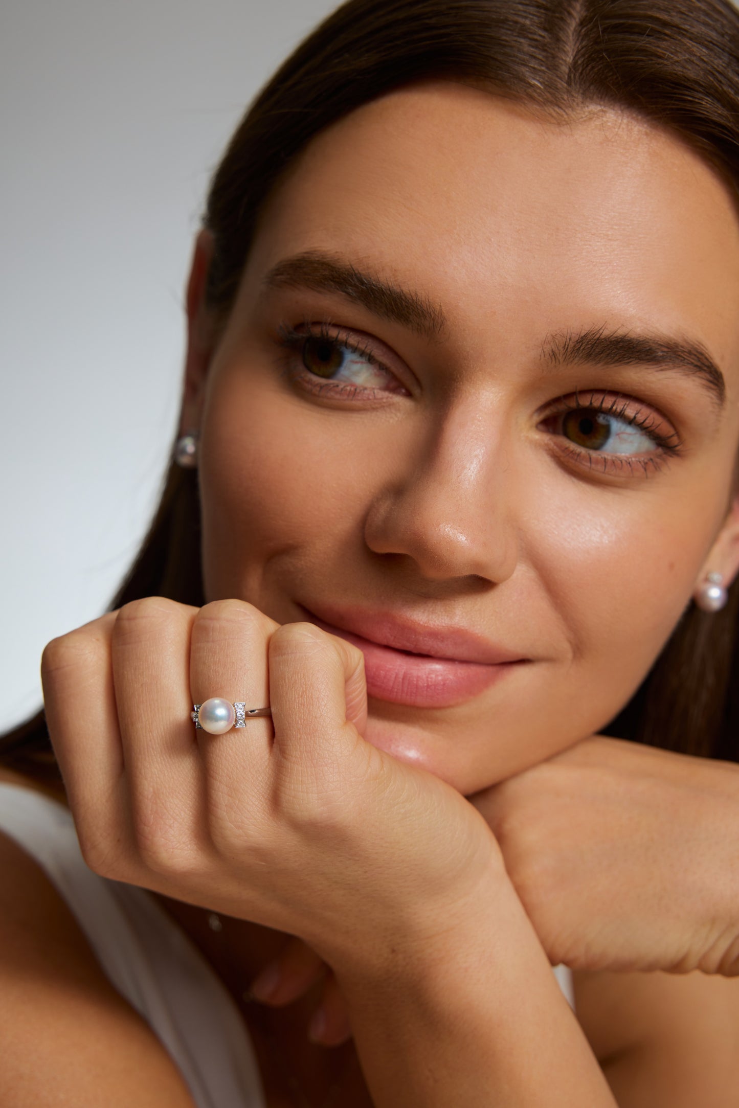 9K anillo de oro blanco, con perla Akoya de 3,7 mm y 6 brillantes diamantes