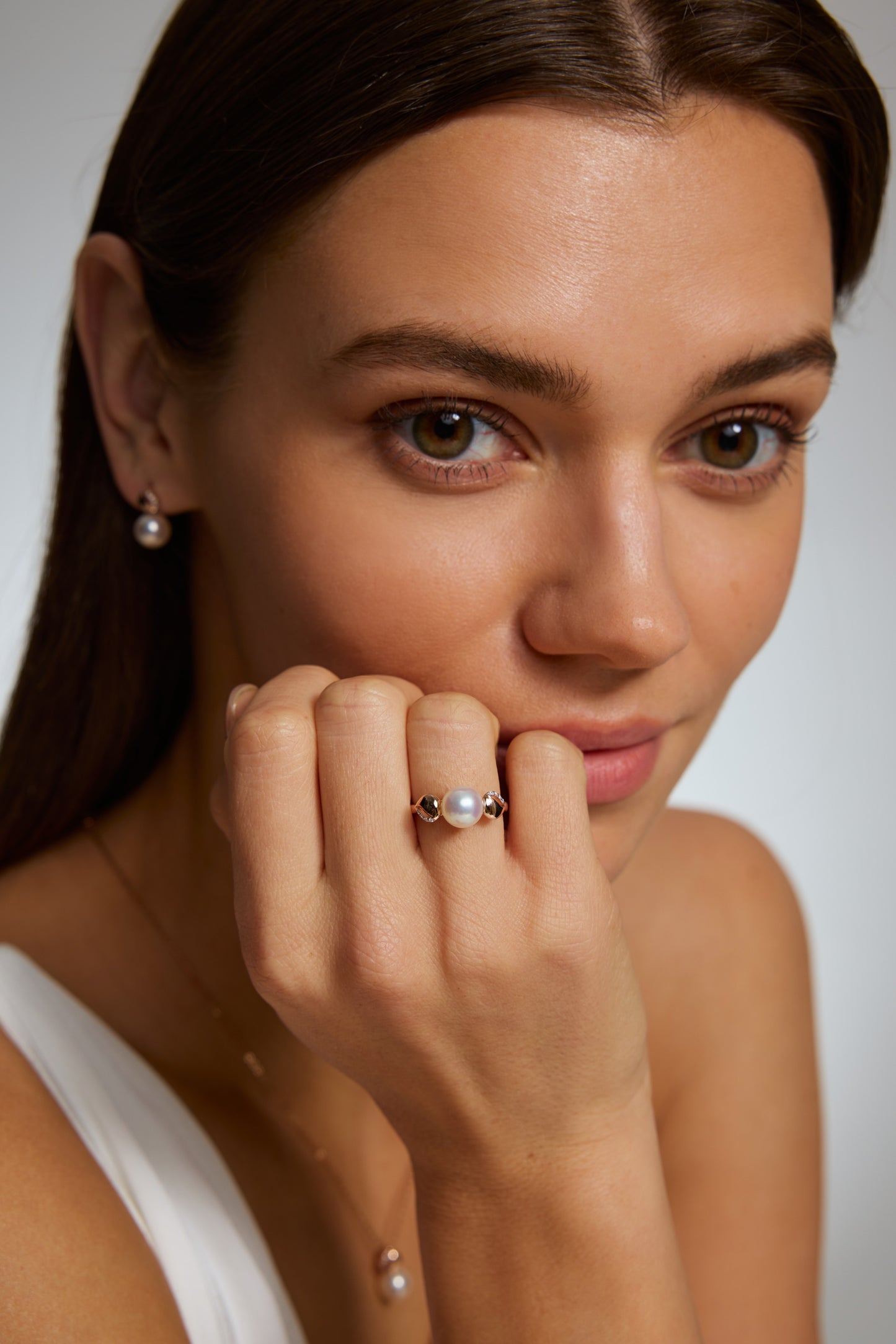 9K anillo de oro blanco, con perla Akoya de 3,8 mm y 8 brillantes diamantes