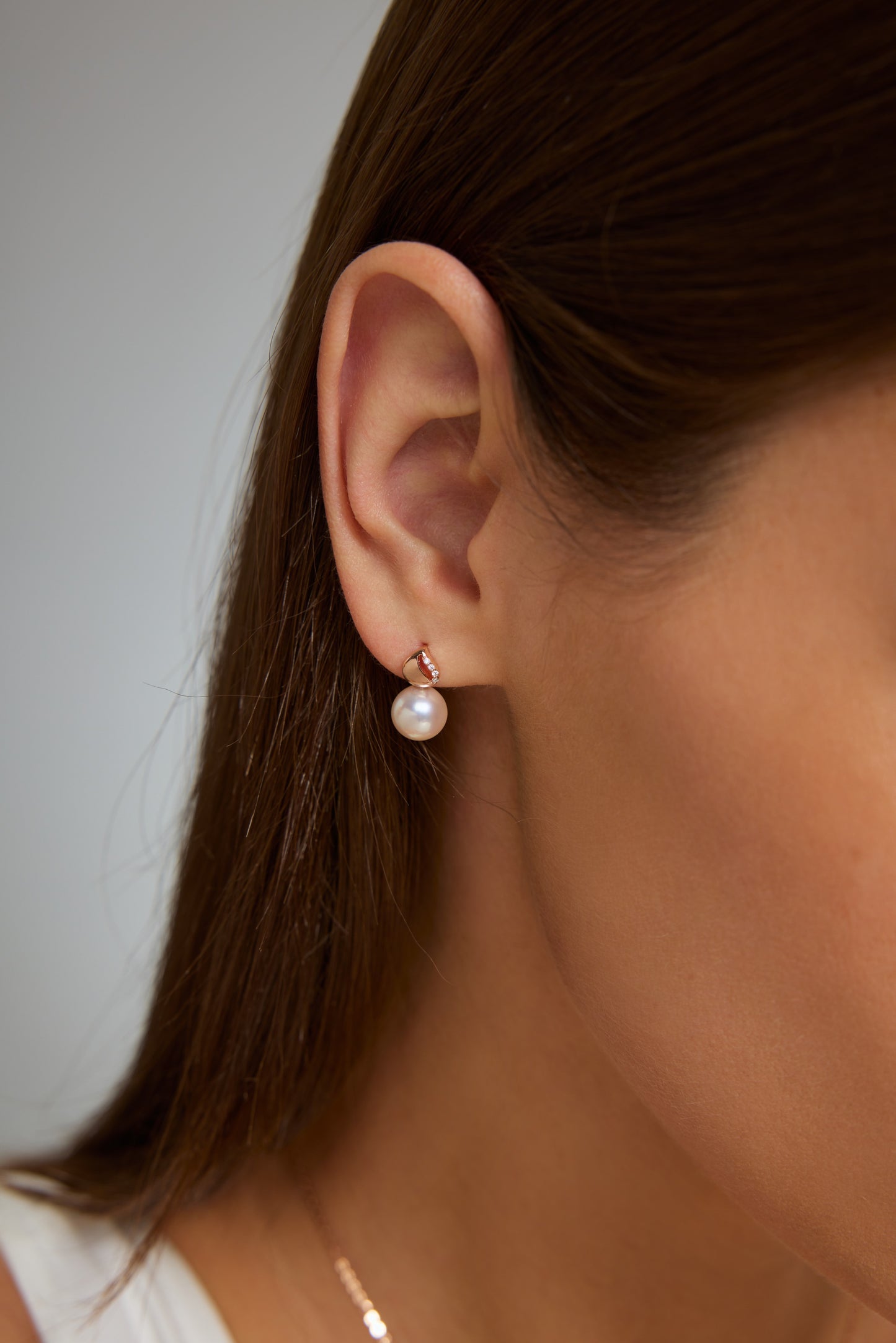 9K pendientes de oro blanco, con 2 perlas Akoya de 7,4 mm y 8 brillantes diamantes