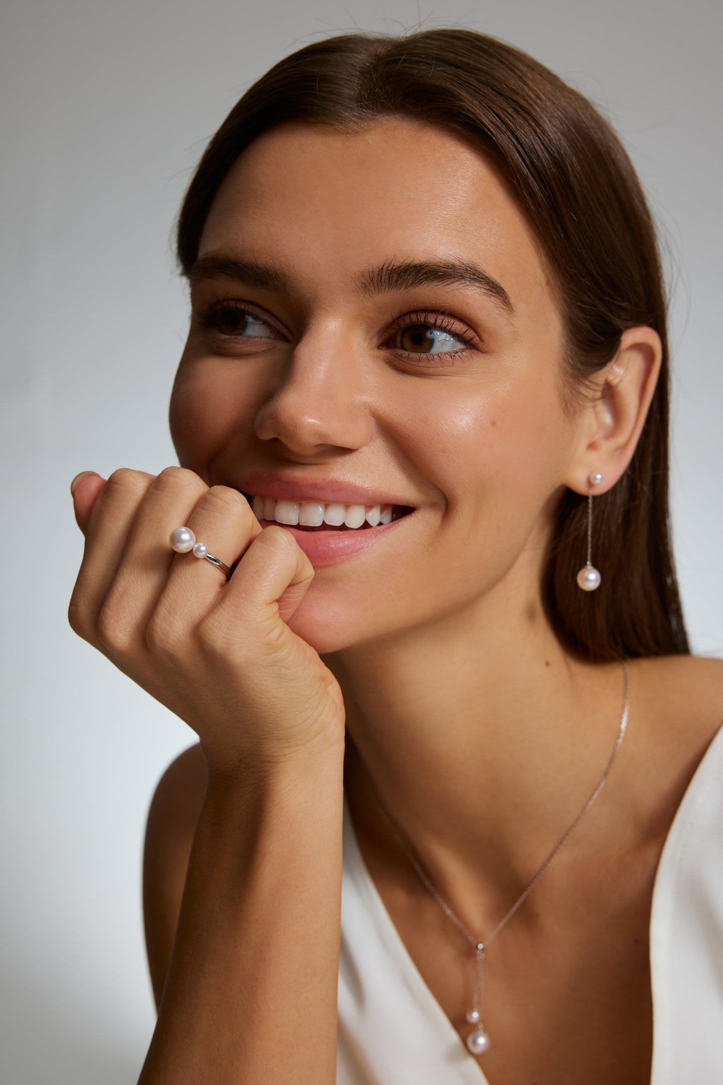 9K anillo de oro blanco, con 2 perlas Akoya de 4,8 mm
