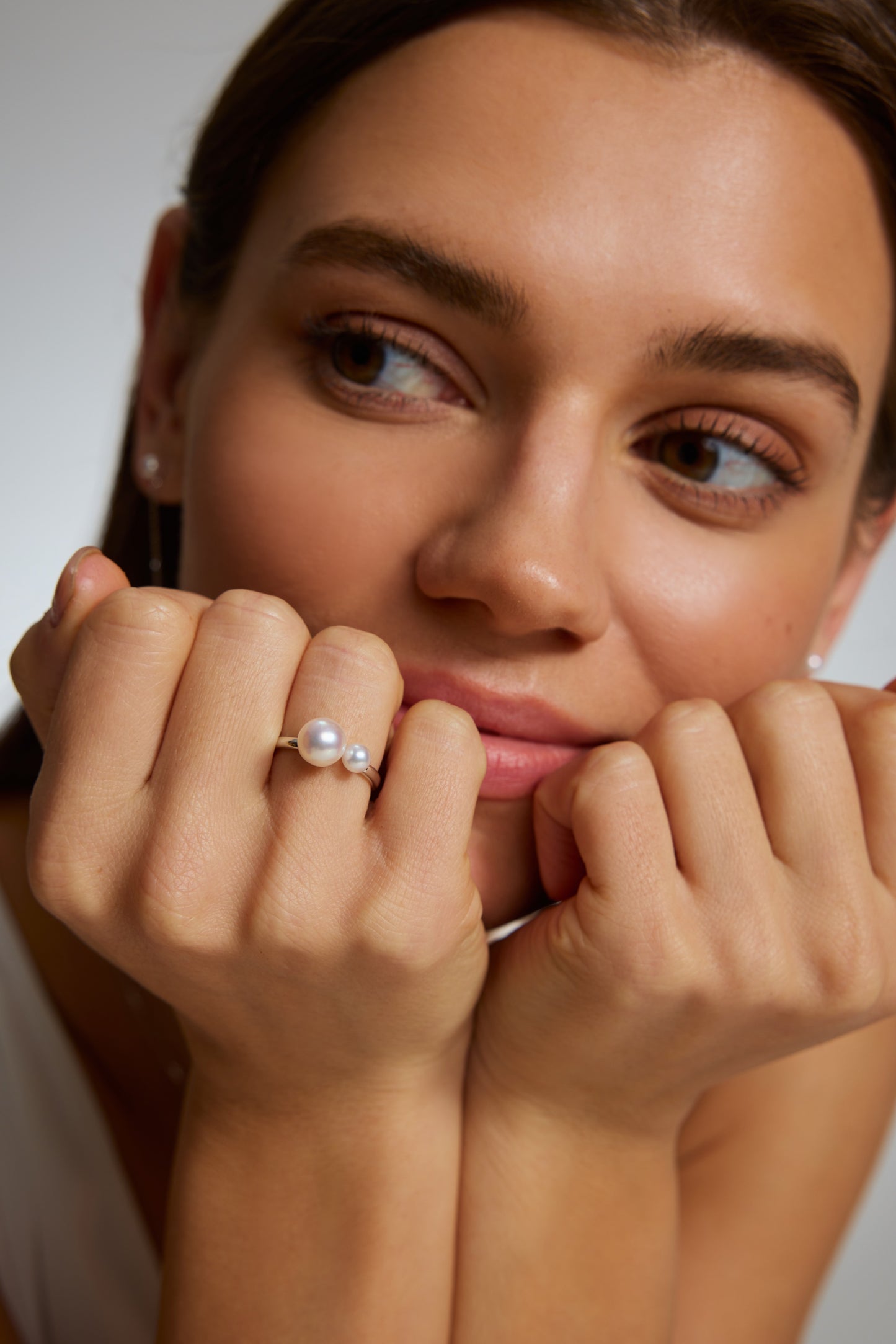 9K anillo de oro blanco, con 2 perlas Akoya de 4,8 mm