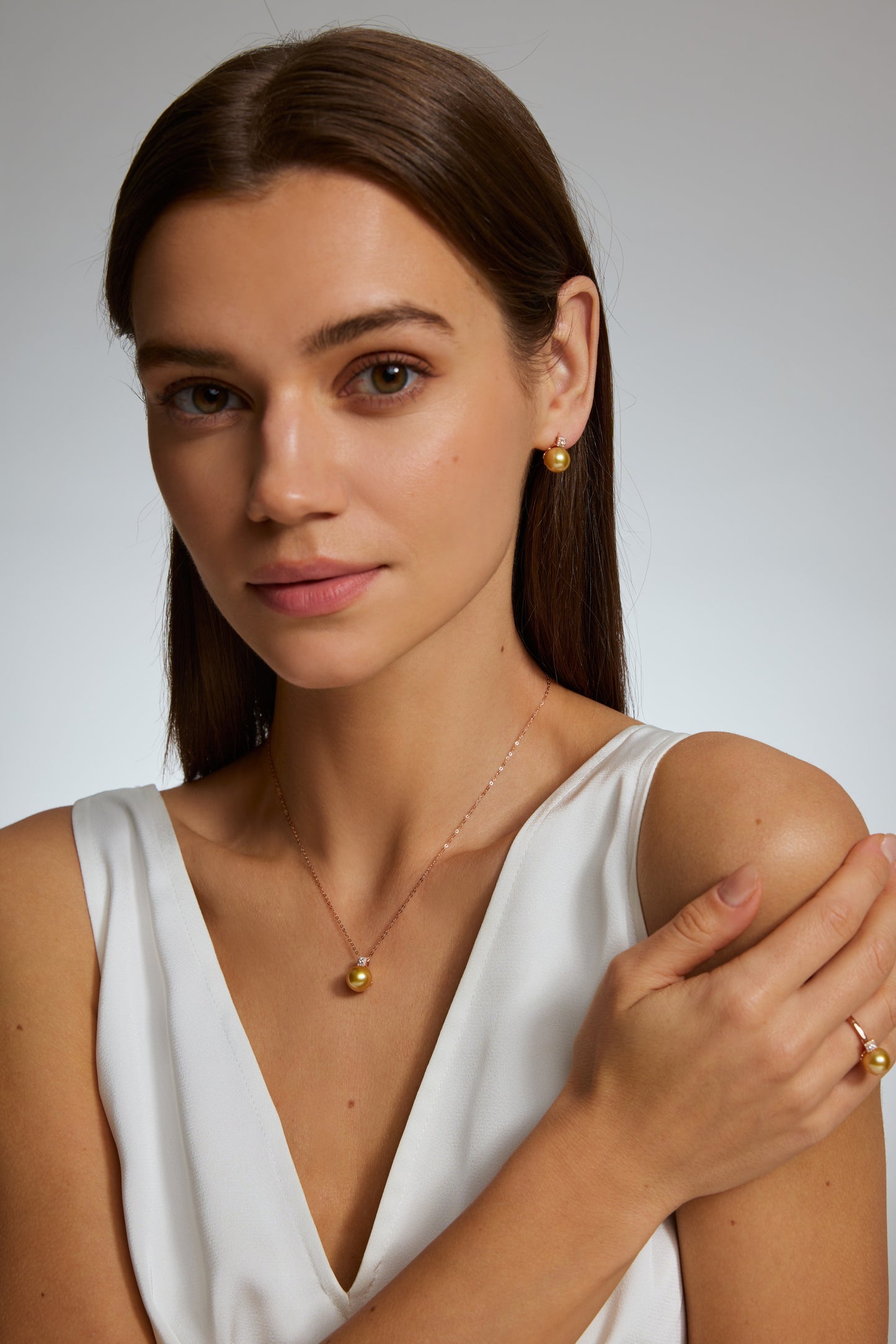 9K colgante de oro blanco, con perla del Mar del Sur dorada de 6,5 mm y 13 brillantes diamantes