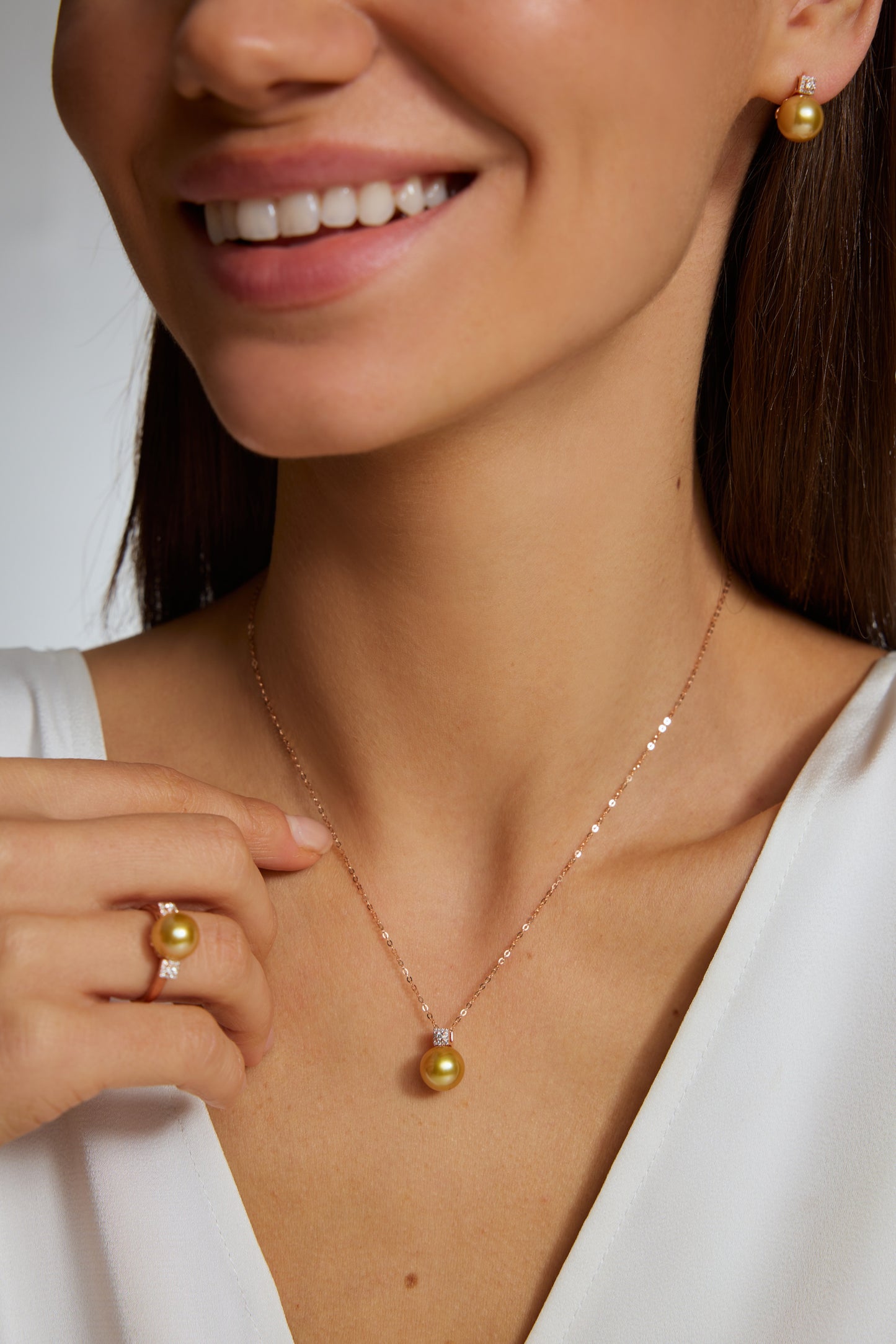 9K colgante de oro blanco, con perla del Mar del Sur dorada de 6,5 mm y 13 brillantes diamantes