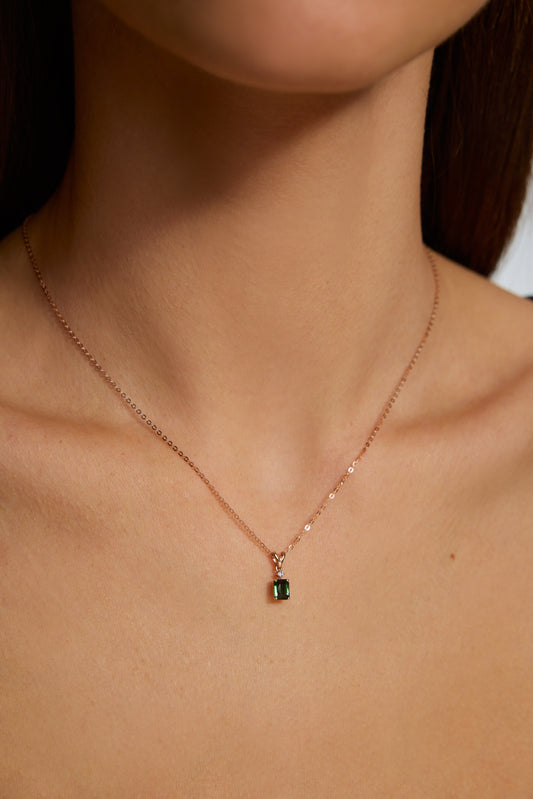 18K collar de turmalina en oro rosa, con 1 turmalina verde y 1 diamante brillante