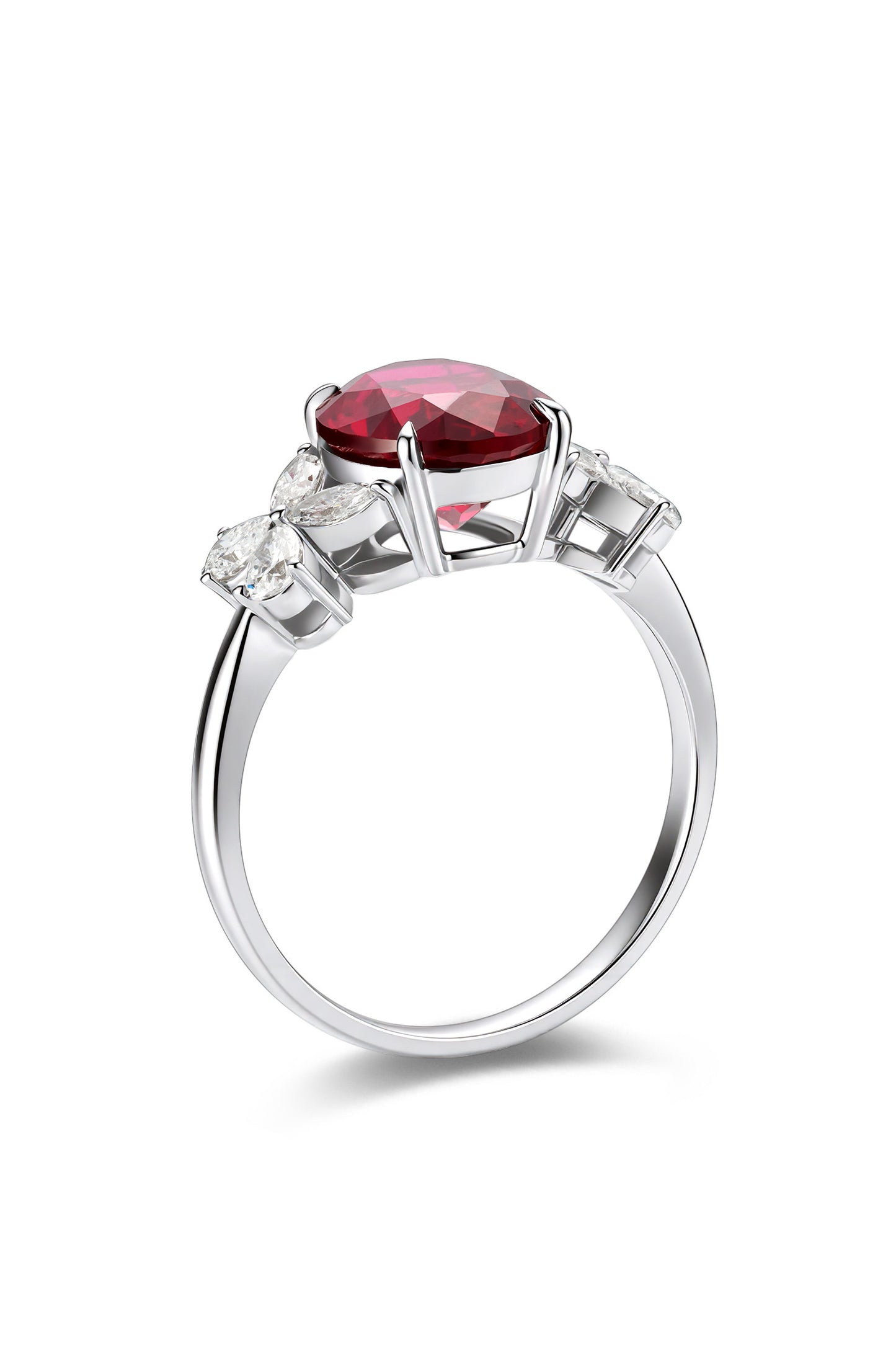 9K anillo de color oro blanco, engastado con 1 rubí cultivado y 8 diamantes cultivados.