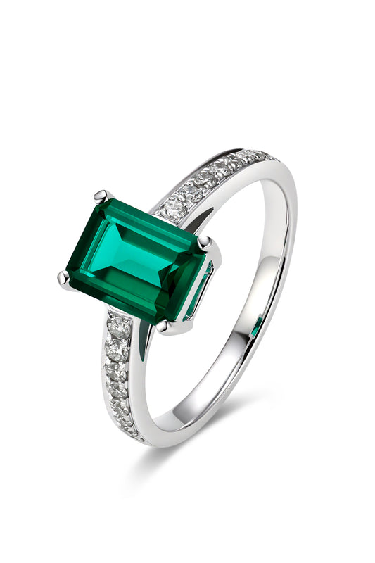 9K anillo color oro blanco, con 1 esmeralda cultivada y 16 diamantes cultivados