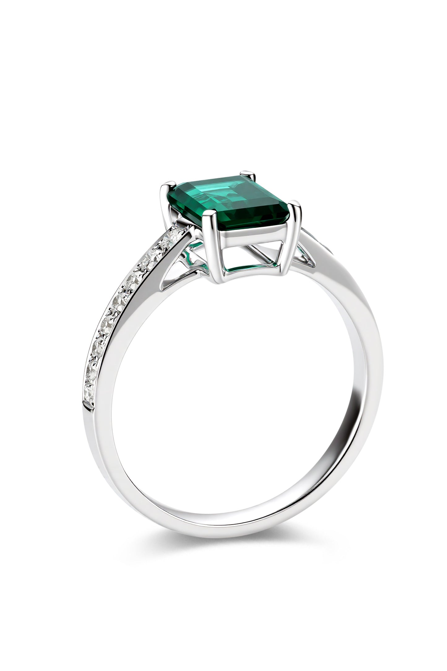 9K anillo color oro blanco, con 1 esmeralda cultivada y 16 diamantes cultivados