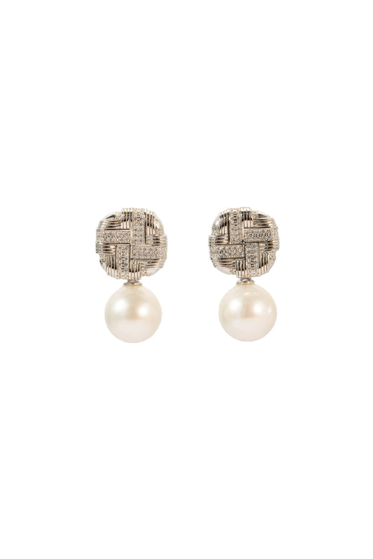 S925 pendientes estilo cruz esvástica en plata, con 2 perlas blancas de agua dulce de 10 mm incrustadas