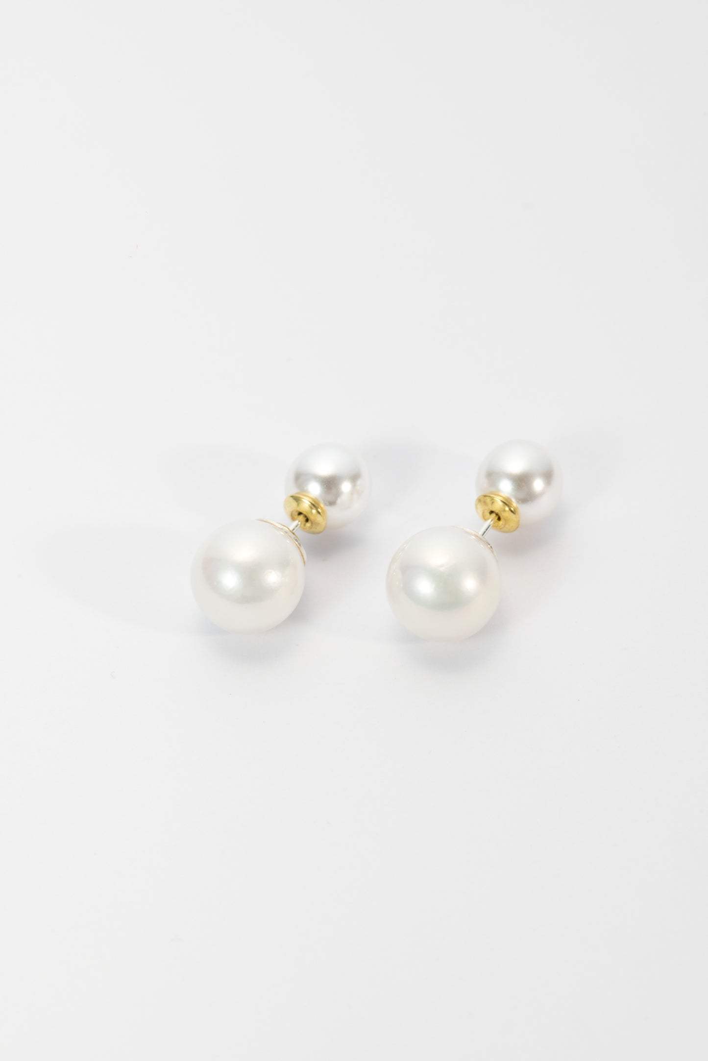 S925 pendientes estilo sencillo en plata, con 2 perlas Akoya de 10.5 mm incrustadas