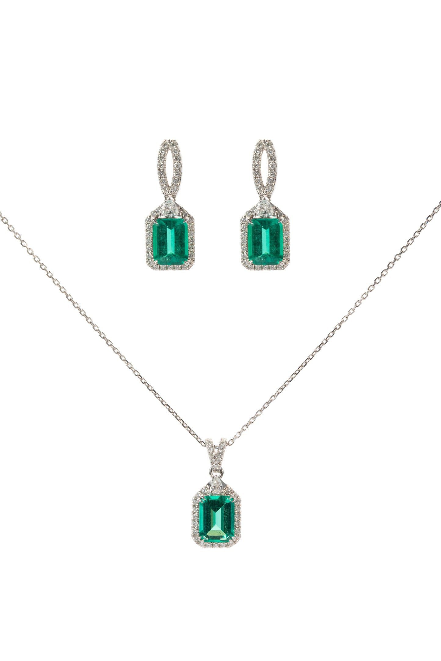 9K conjunto pendientes color oro blanco, con 3 esmeralda cultivada incrustada