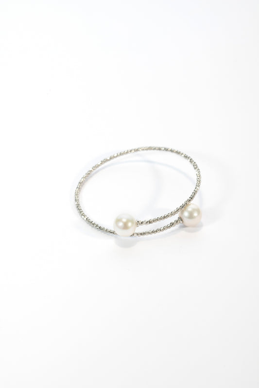 S925 pulsera estilo doble cadena en plata, con 2 perlas blancas de agua dulce de 10 mm incrustadas