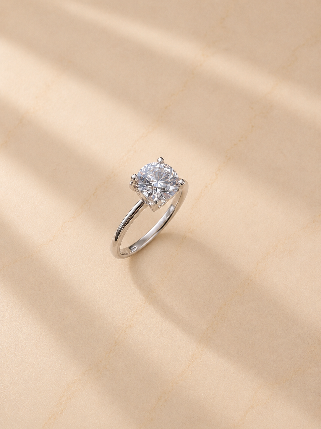 18K anillo de diamante color oro blanco, con 1 diamante de 1.04 quilates