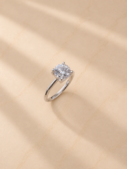 18K anillo de diamante color oro blanco, con 1 diamante de 1.04 quilates