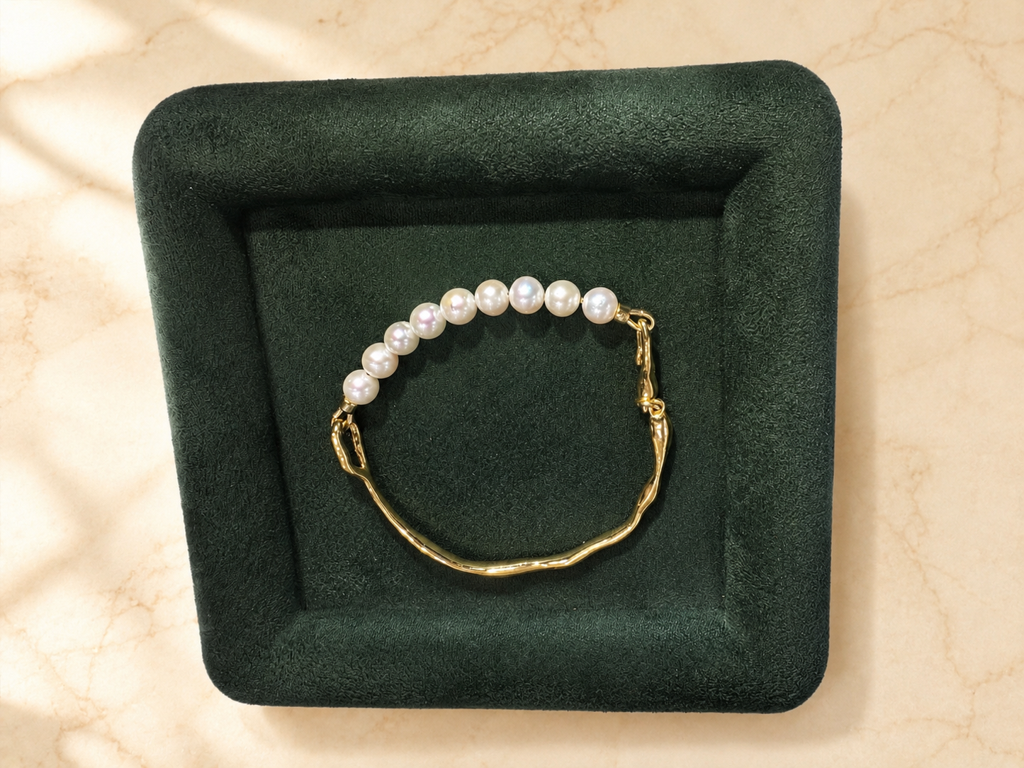 S925 pulsera en plata, con 9 perlas blancas de agua dulce de 6 mm incrustadas