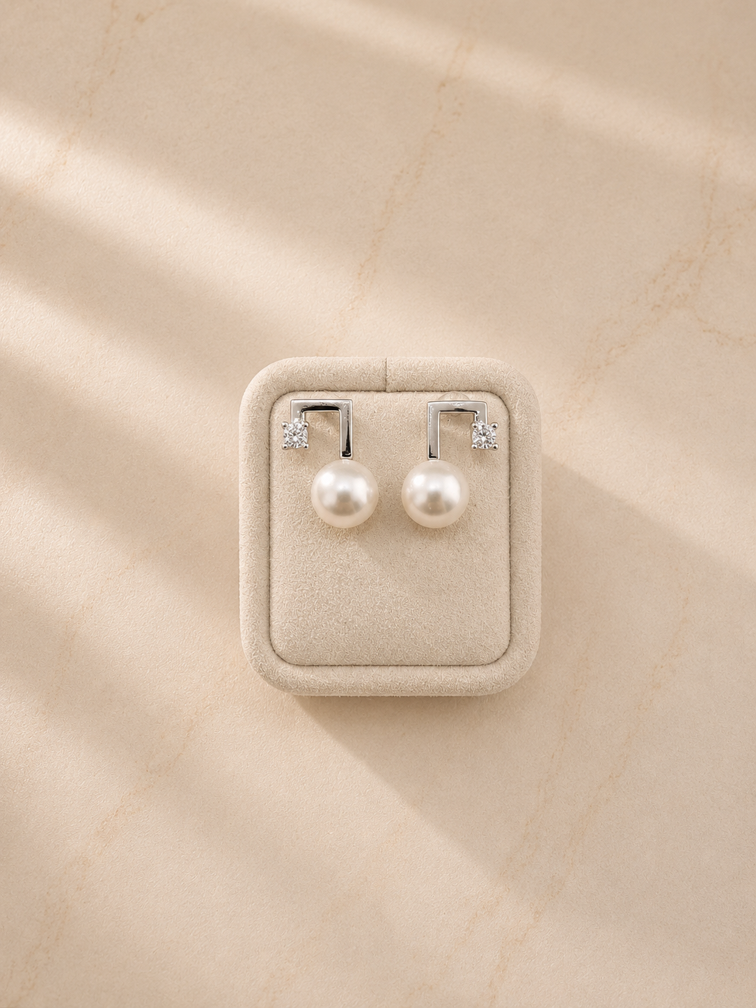 S925 pendientes estilo nota musical en plata, con 2 perlas blancas de agua dulce de 8.5 mm incrustadas